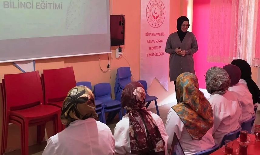 Kütahya'da dijital mahremiyet eğitimi: bakımevi ve kreş personeline yönelik program
