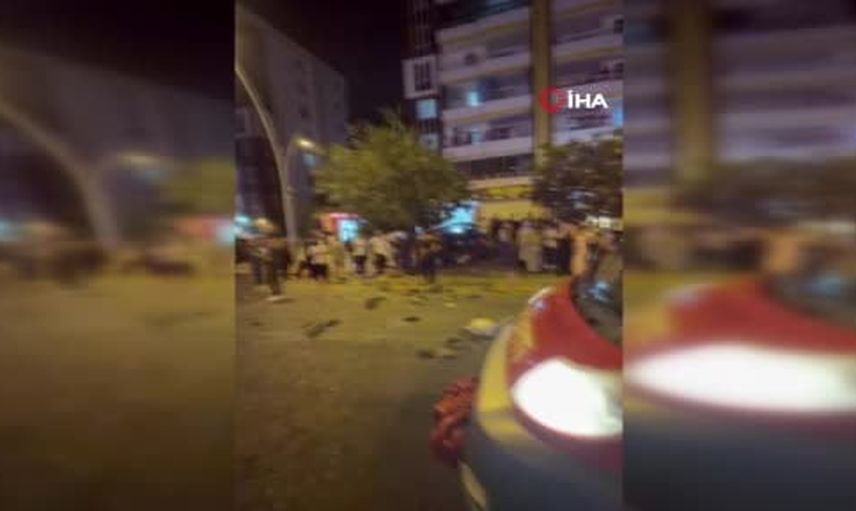 Diyarbakır Bağlar'da refüje savrulan araçlar: 3 yaralı
