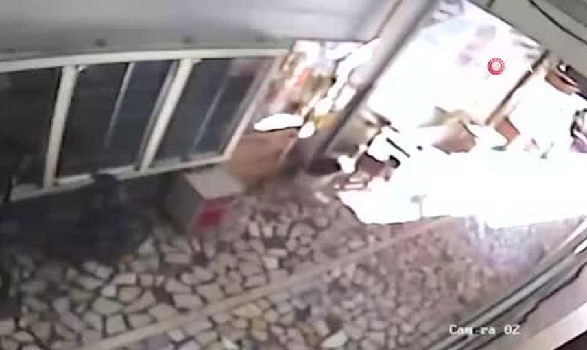 Küçükçekmece'de işyeri saldırısının ardından nefes kesen kovalamaca kamerada