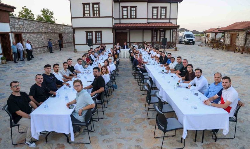 Gençlikle yürüyen Meram: Mustafa Kavuş gençliğe yapılan yatırımların önemini anlattı