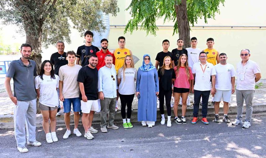 2026 YKS ÖZYES Manisa Celal Bayar Üniversitesi'nde başladı, aday yoğunluğu dikkat çekti