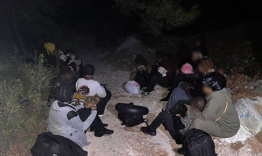 Sahil güvenlik ve jandarma ortak operasyonunda 73 düzensiz göçmen yakalandı