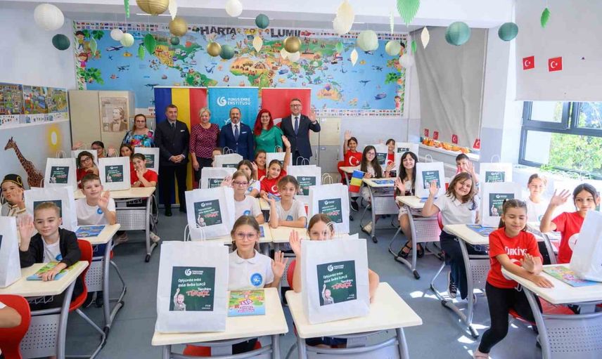 Romanya'da öğrenciler türkçe ile yeni eğitim yılına coşkuyla başladı