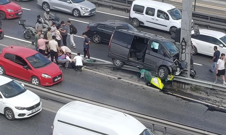 E-5'te refüje çıkan ticari araç yaz kursu öğrencilerini yaraladı