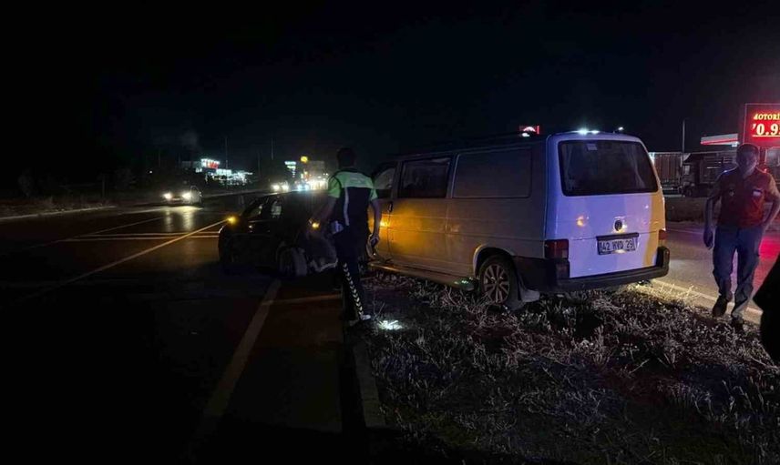 Taşoluk girişinde çarpışma: 6'sı çocuk 11 kişi yaralandı