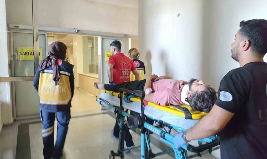 Adıyaman'da kavşakta çarpışan iki otomobilden biri yaralandı