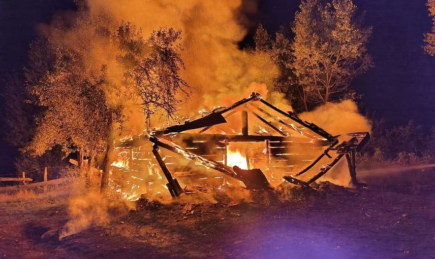 Kastamonu Daday'da boş samanlık alevlere teslim oldu