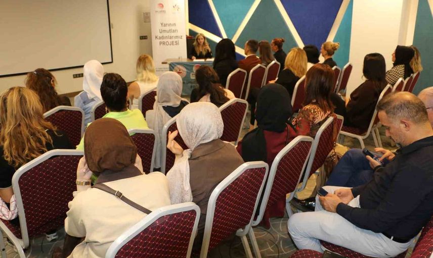 Diyarbakır’da kadınlara yönelik yakın müdafaa ve medya güvenliği eğitimi verildi