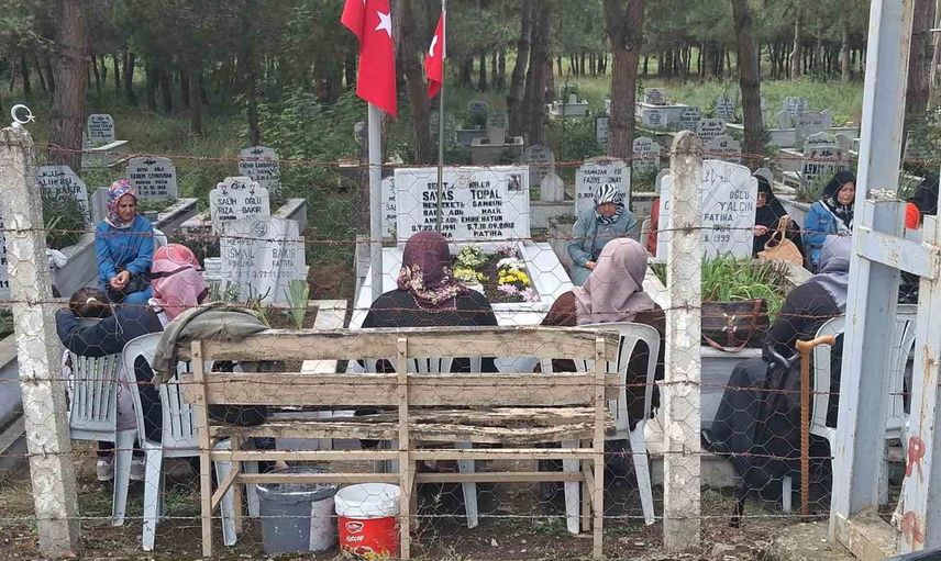 Dua ve karanfille anıldı: Savaş Topal'ın 14. şehadet yılı