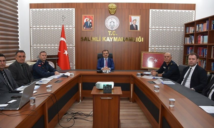Salihli'de metruk binaların tehlikeleri tartışıldı: yıkım ve koordinasyon öncelik oldu