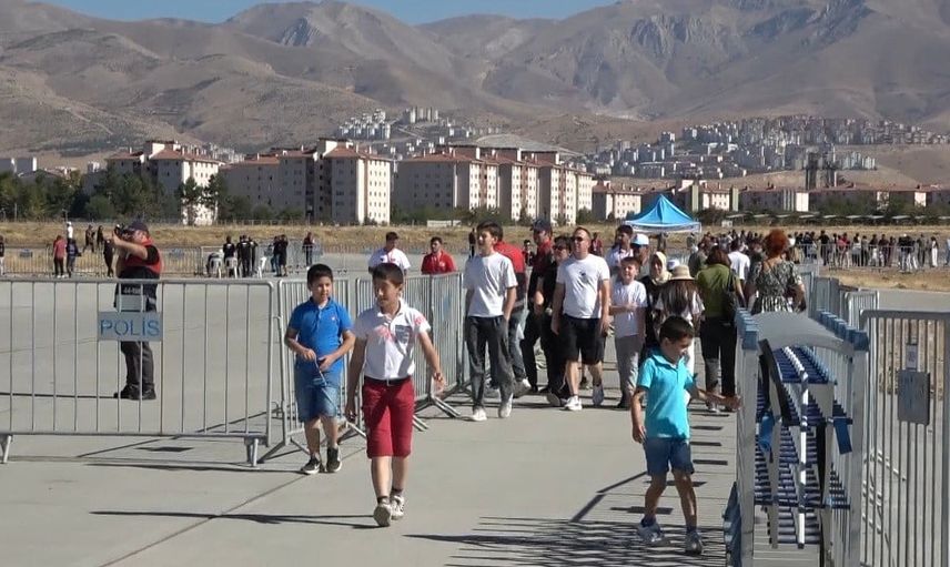 Malatya'da gençlere umut olan İHA yarışları başladı