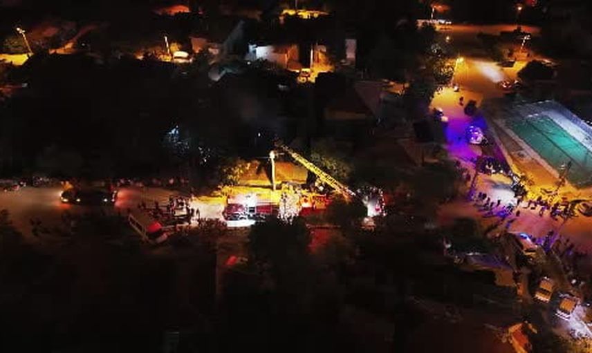 Geceyi aydınlatan alevler: Bucak'ta müstakil ev kullanılamaz hale geldi