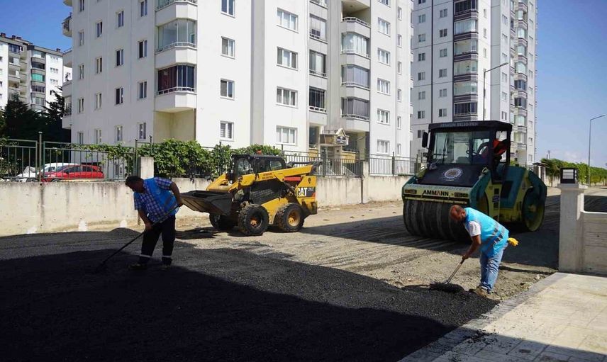 Atakum’da yolların yenilenmesine yönelik saha seferberliği sürüyor