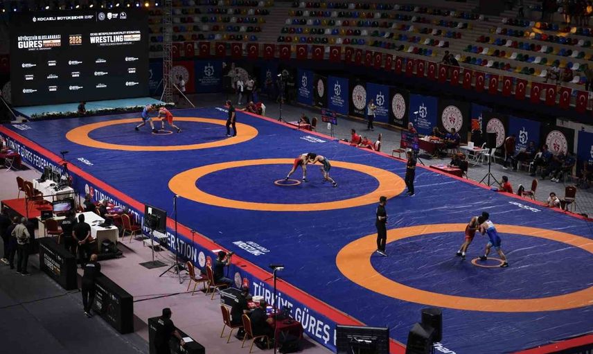 Kocaeli'de güreş şöleni: Türk sporcular 27 madalyayla turnuvayı lider tamamladı