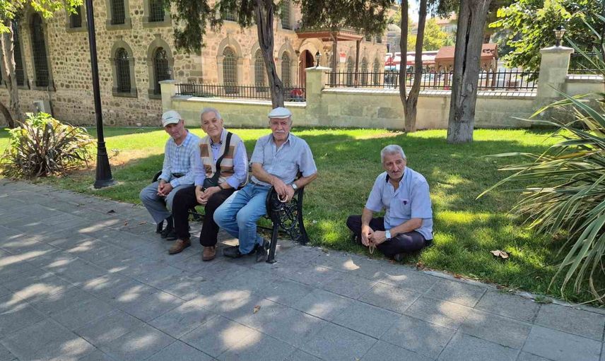 Tekirdağ'da bunaltan sıcaklar gölgelik alanlara yöneltti