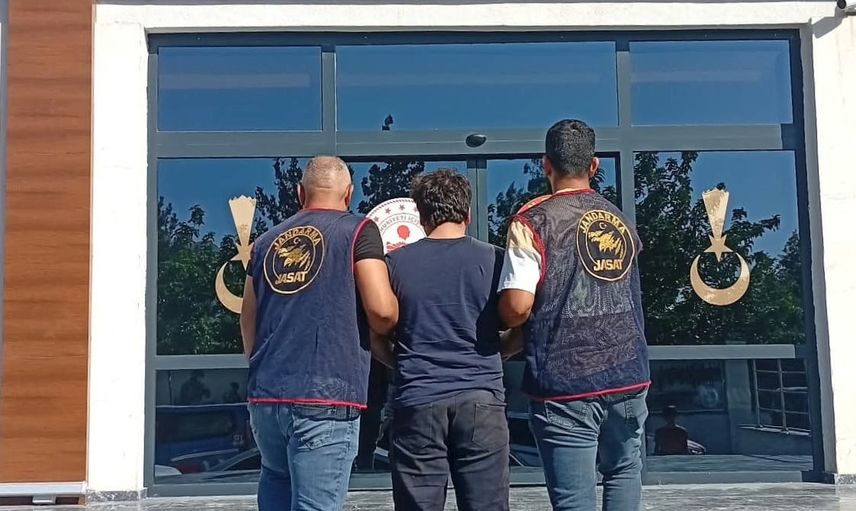 Nizip'te 28 yıl kesinleşmiş hapis cezasıyla aranan kişi yakalandı