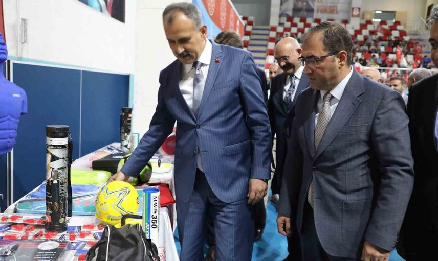 Ağrı'da gençlerin spora erişimine kapsamlı destek