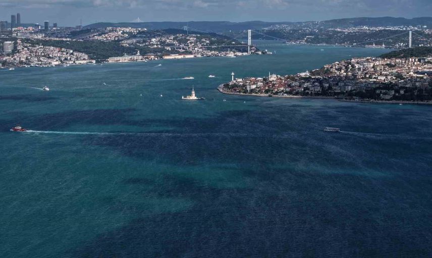 Boğaz'ın mavisi turkuaza döndü: yağmur sonrası alg patlaması