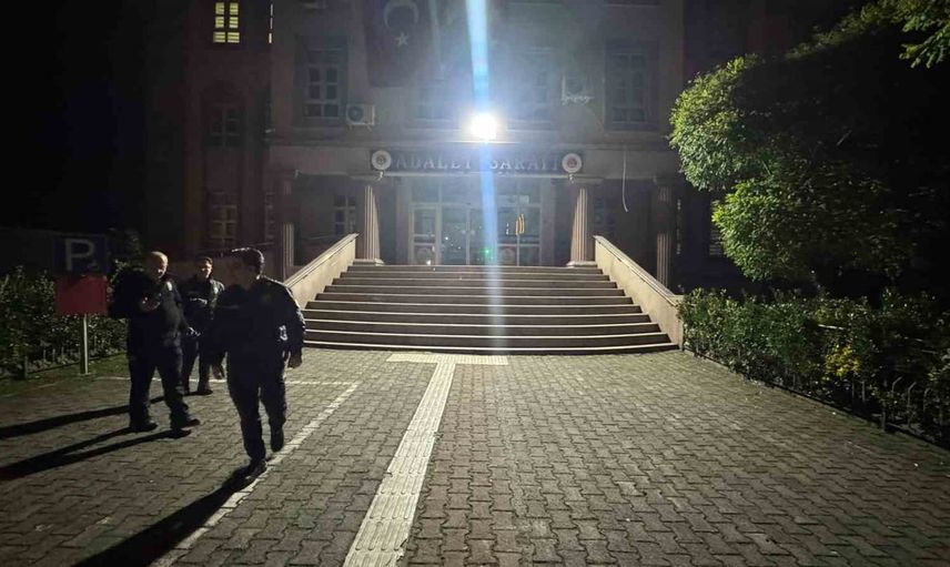 Alaplı'da dağlık alanda yakalanan araçta yaklaşık 20 gram uyuşturucu bulundu, 5 kişi adli kontrolle serbest