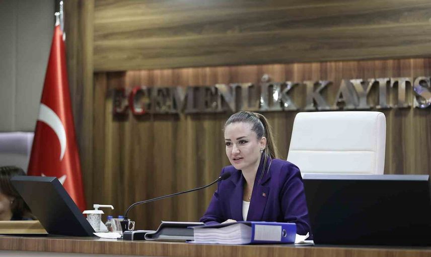 Büşra Özdemir'den AK Parti geçiş iddialarına nezaket çağrısı