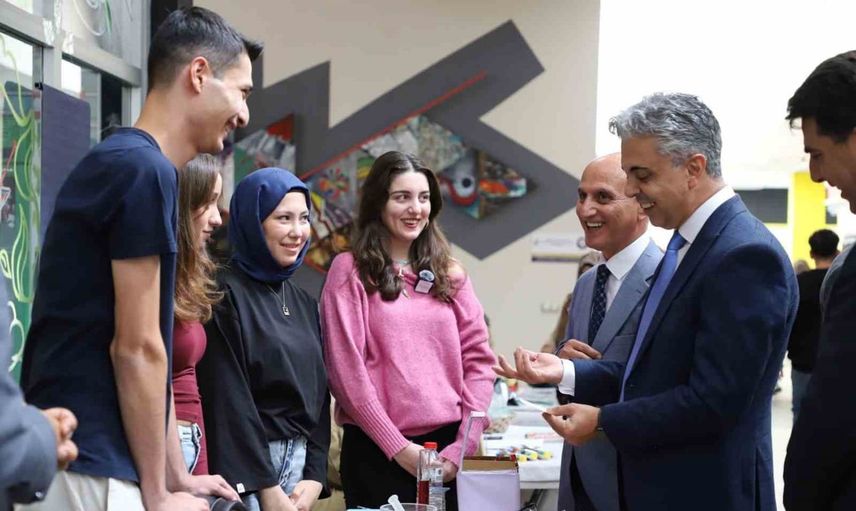 Oryantasyonda kulüpler sahne aldı: Kuyrukluyıldız stantları gezdi