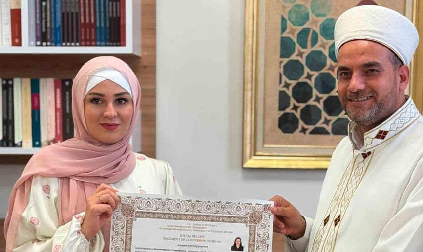 Ukraynalı Anastasiia Podrezova İslamı seçerek Zeynep adını aldı