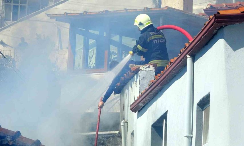 Metruk yapıdaki yangın, mahalle sakinlerinin önlemi ve itfaiyenin müdahalesiyle söndürüldü