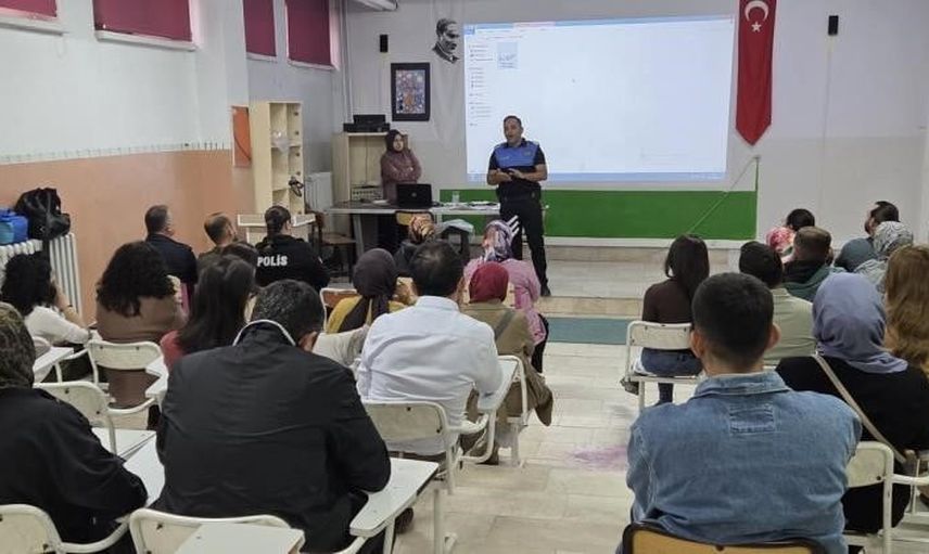 Velilerle güvenlik adımı: Şehit Abdulhamit Bilgen İlkokulunda 47 veliye eğitim