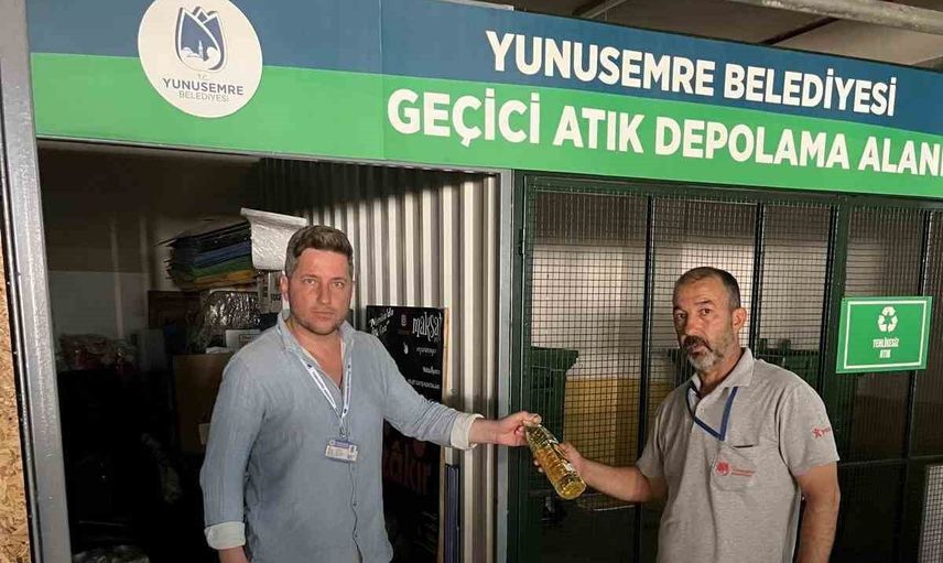 Yunusemre'de küçük bidon, büyük katkı: 3 litre atık yağ getirene 1 litre sıvı yağ