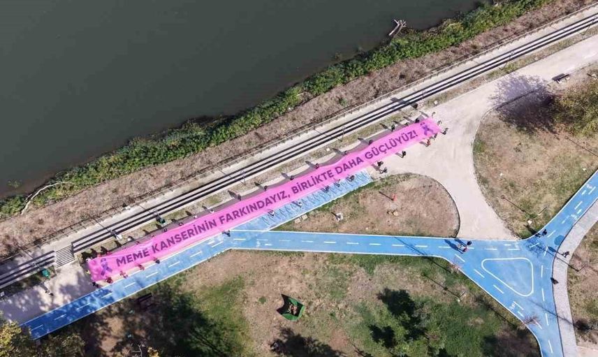 edirne’de 18 metrelik pembe afişle erken teşhis çağrısı