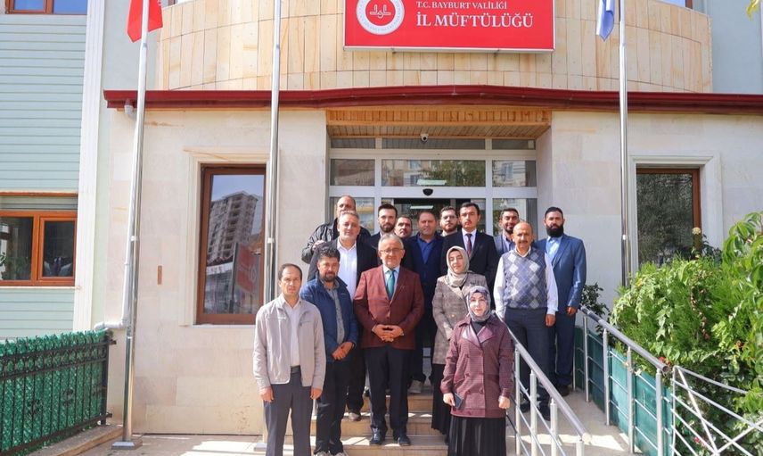 Bayburt müftüsü Bayram Danacı görev değişiminde personelle vedalaştı