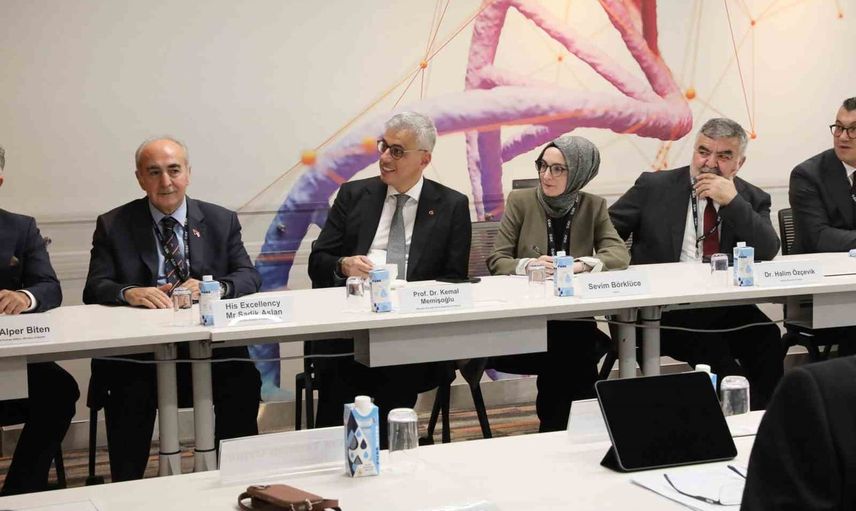 Memişoğlu Singapur'da GSK, ACTRIS ve NUH ziyaretleriyle ortaklık fırsatlarını değerlendirdi