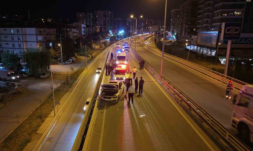 Otogar kavşağında çarpışma: iki kişi hastaneye kaldırıldı