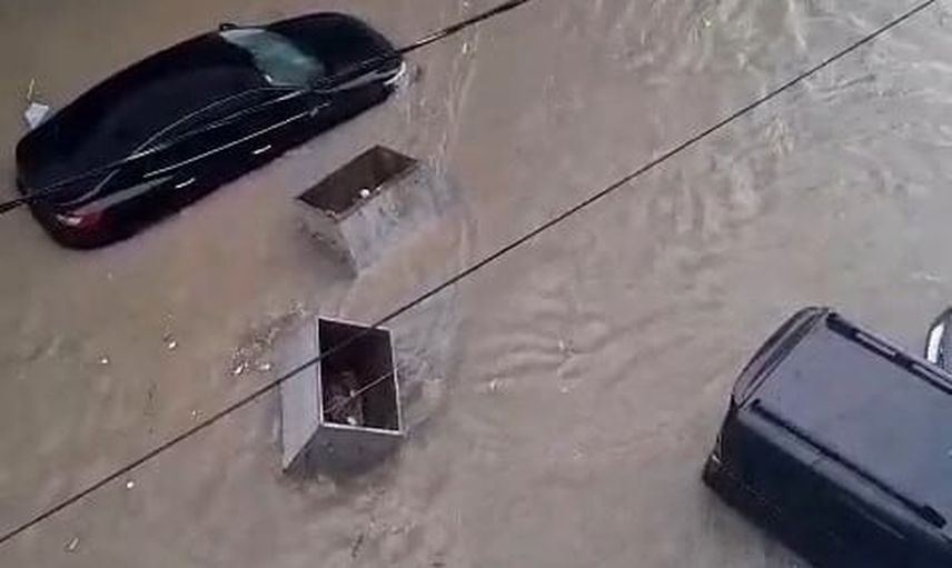 Esenyurt’ta sağanak yaşamı felç etti; evleri ve yolları su bastı