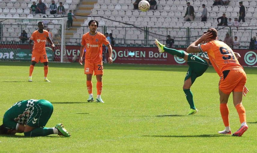 Konya'da ilk devre: Konyaspor ile Başakşehir gol sesi çıkarmadı