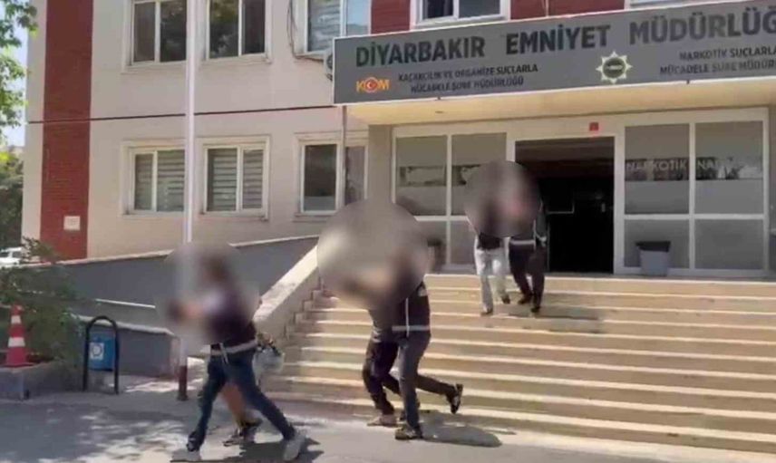 Sur'daki operasyonda iki el bombası ele geçirildi, dört kişi tutuklandı