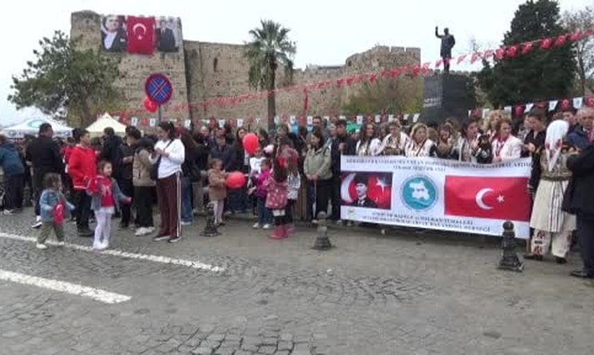 Sinop'ta 103'üncü yıl coşkusu İskele Meydanı'nda resmi törenlerle yaşandı