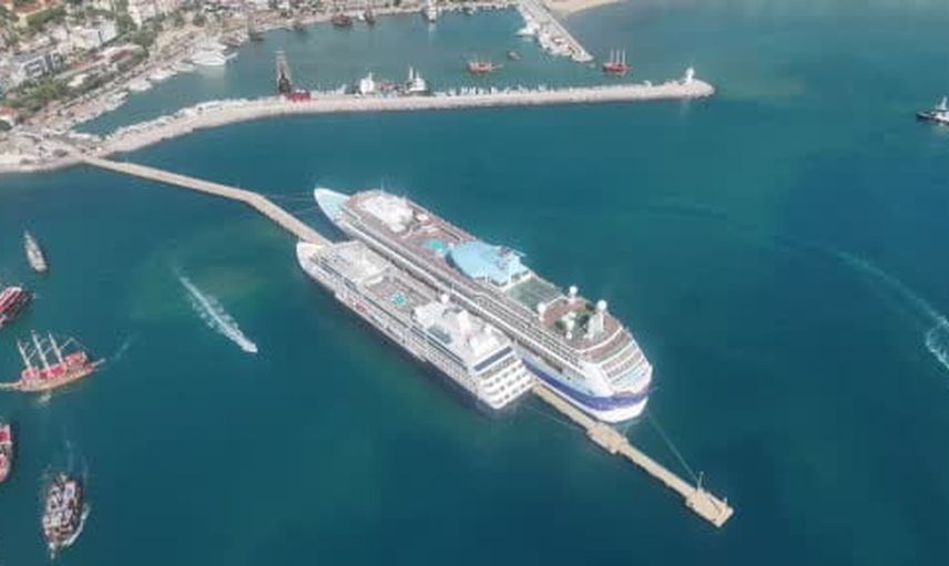 İki kruvaziyerle Alanya'ya binlerce İngiliz ve ABD'li turist
