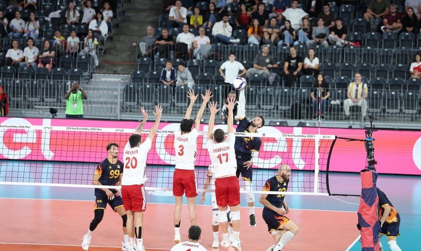 Avrupa şampiyonası'nda savunma açıkları Romanya karşısında 3-1'e yol açtı
