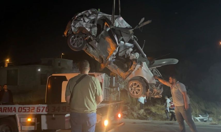Gaziantep'te kafa kafaya çarpışma: 7 kişi hayatını kaybetti, yol trafiğe açıldı