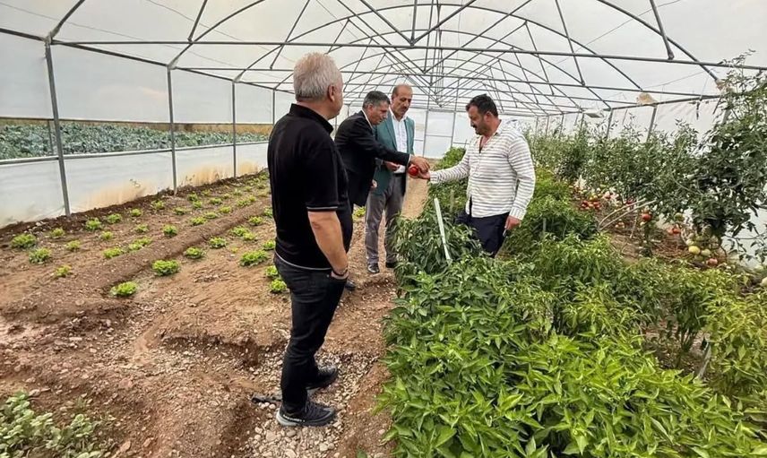 Milletvekili Orhan Ateş Eko-Köy'de doludan etkilenen üreticilerin taleplerini dinledi