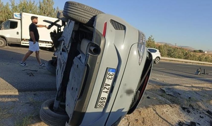 Sivrihisar'da direksiyon hakimiyetini kaybeden araç yan yattı, yolcu hafif yaralandı