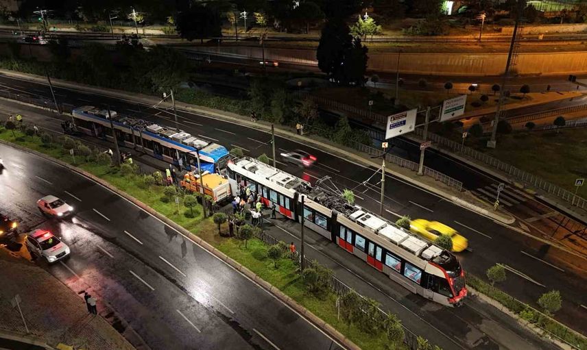 Zeytinburnu'nda tramvay çarpışması drondan görüntülendi: 9 yaralı