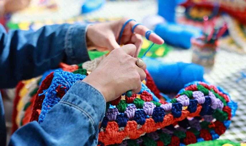 Bodrum sokaklarını kadınların ördüğü renkli gölgelikler süsleyecek