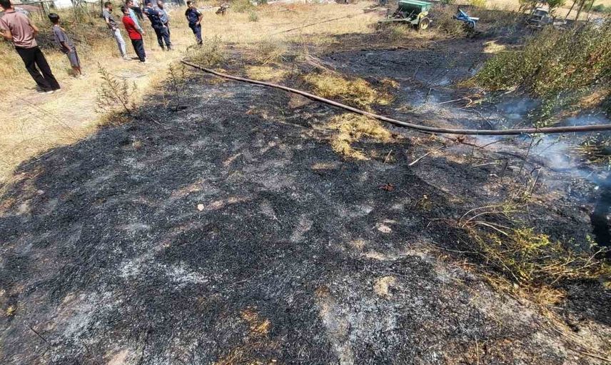 Belencumafakılı'da hızla kontrol altına alınan ot yangını