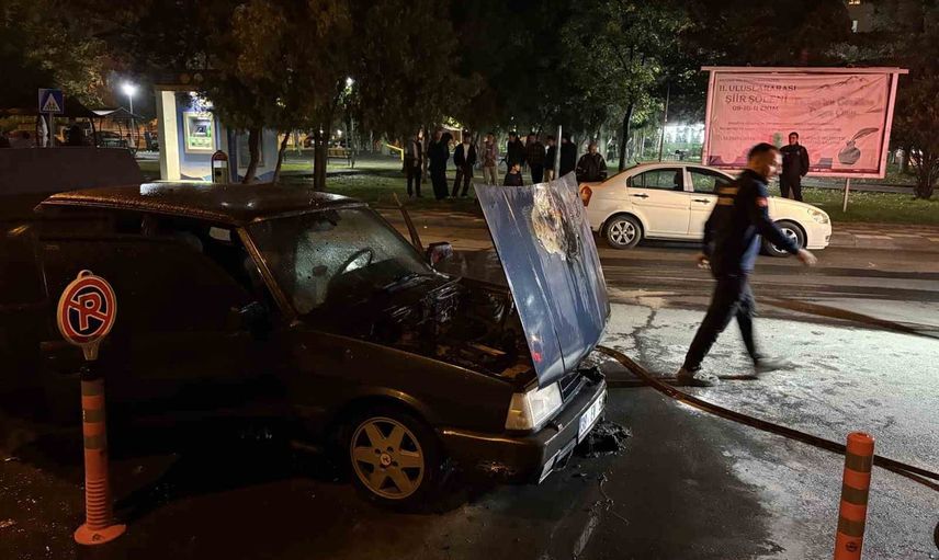 Melikgazi'de trafikte alevlenen otomobil yarım saatlik müdahaleyle kontrol altına alındı