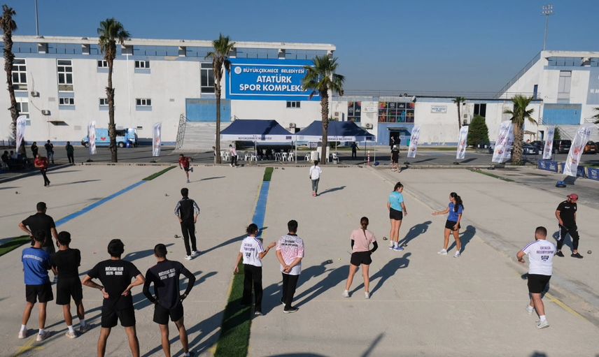 Büyükçekmece'de bocce volo turnuvasında kıyasıya rekabet