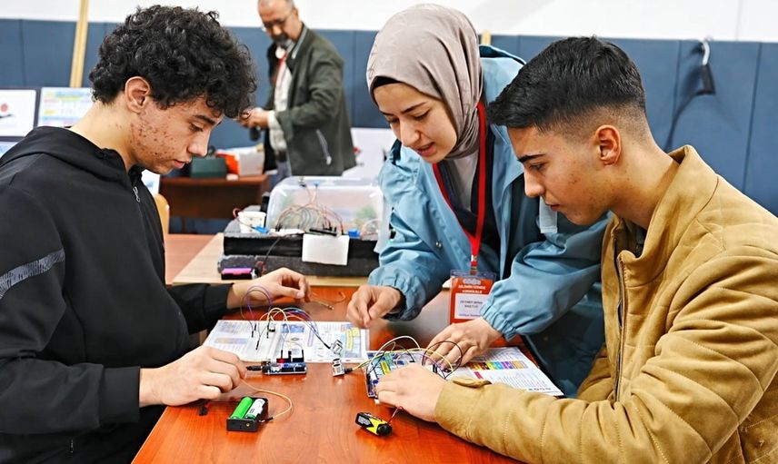 Kırıkkale'de mehteranla açılan 'bilimin izinde' şenliği öğrencilerle buluştu
