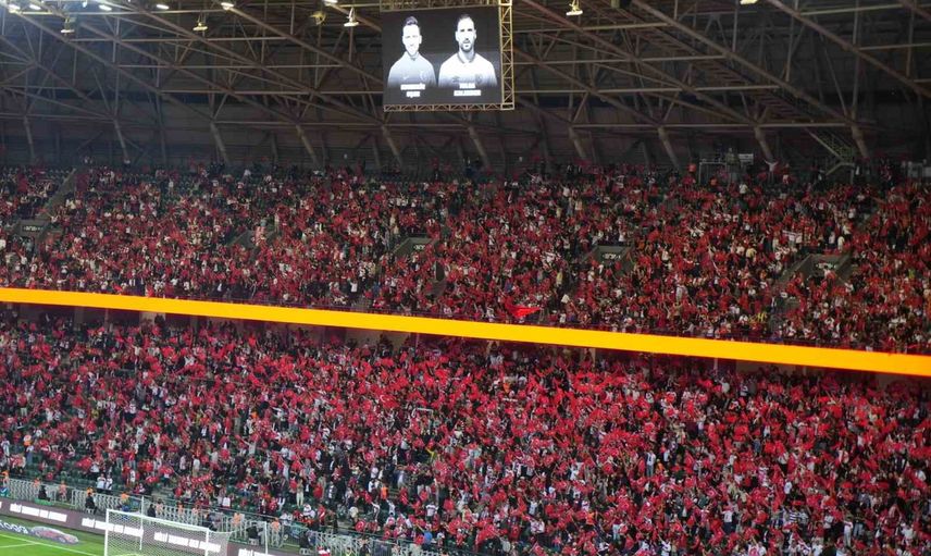 Kocaeli'de tribünlerden dua: Ebubekir Uçar ve Tolga Kalender anıldı