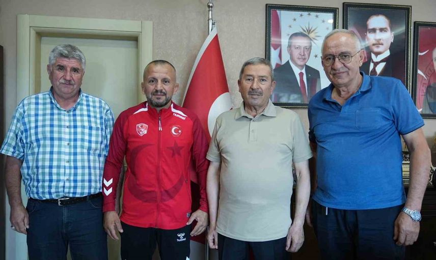 Darende'de dünya şampiyonunu ağırlama: başkan Alican Bozkurt Semih Özdemir'i belediyede karşıladı
